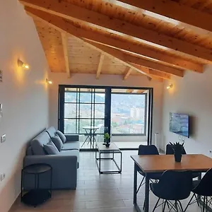  Apartment Mbyllur