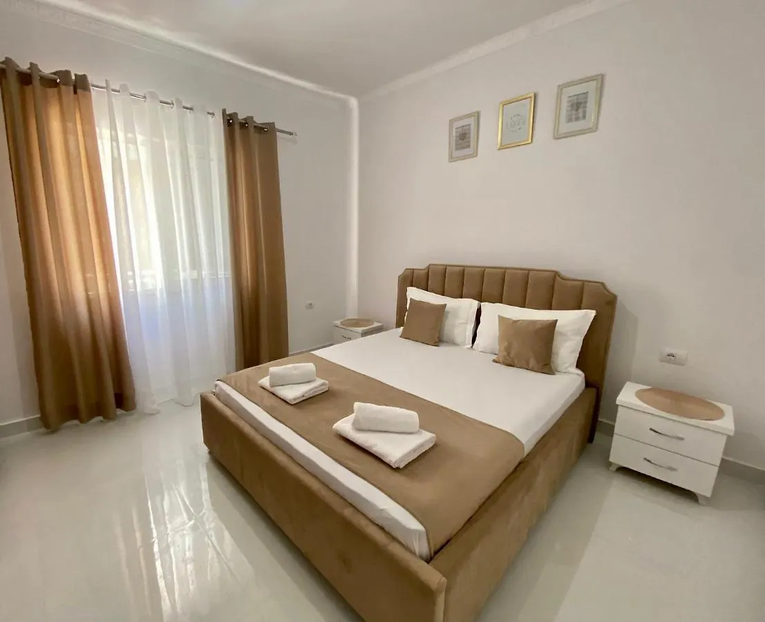 Ona Apartament Sarandë 0*,